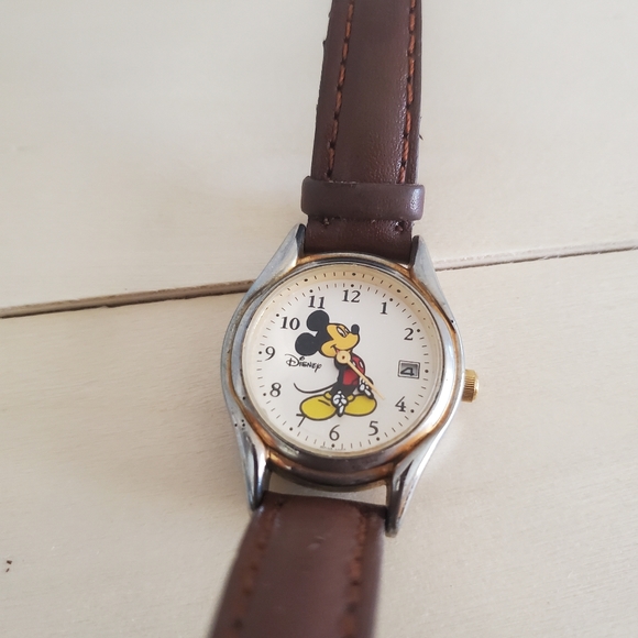 Disney Mickey Mouse vintage Watch brown leather band - Picture 5 of 8